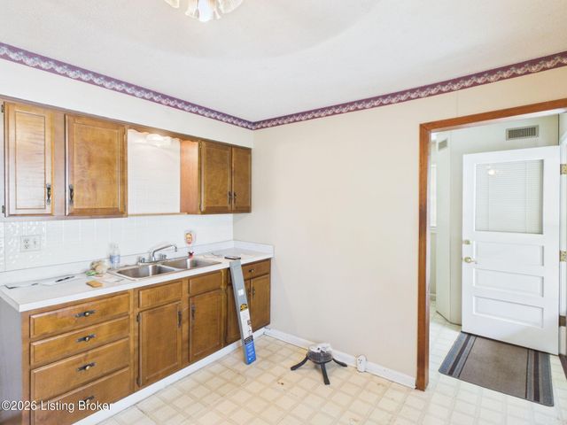 6206 Beulah Church Rd, Louisville, KY 40228