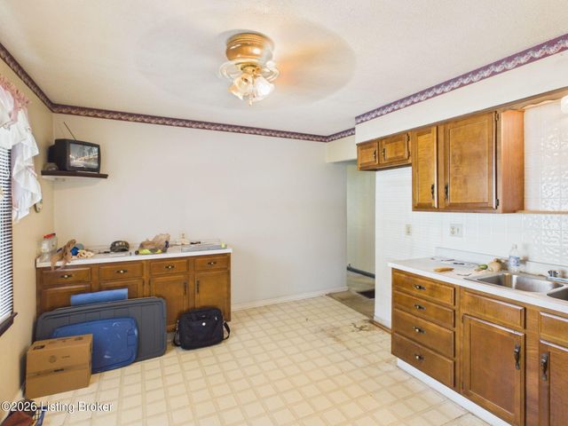 6206 Beulah Church Rd, Louisville, KY 40228