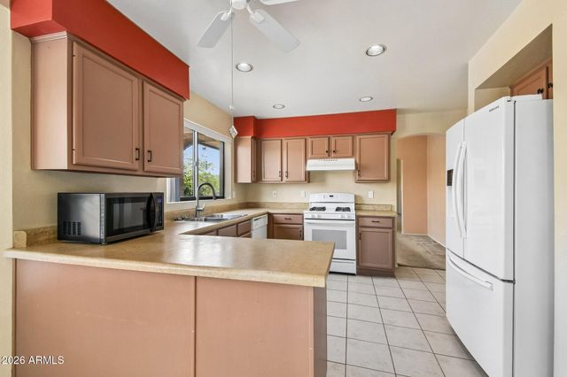 35942 N 10TH Street, Phoenix, AZ 85086