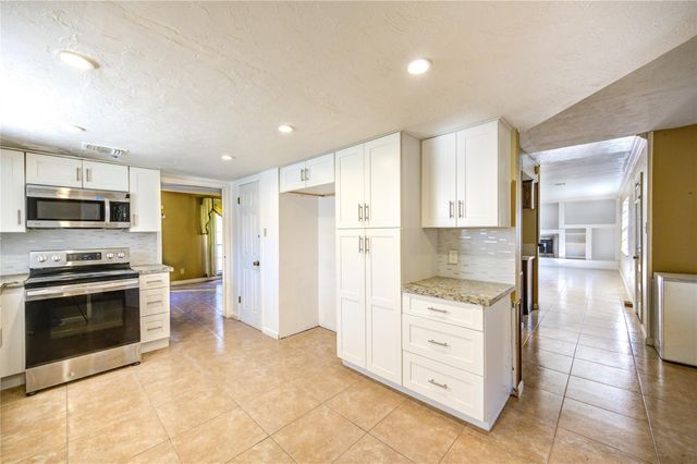 1003 Suwanee Lane, Houston, TX 77090