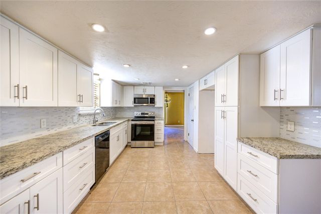 1003 Suwanee Lane, Houston, TX 77090