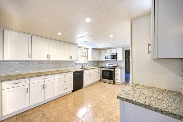 1003 Suwanee Lane, Houston, TX 77090