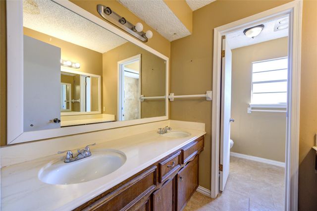 1003 Suwanee Lane, Houston, TX 77090