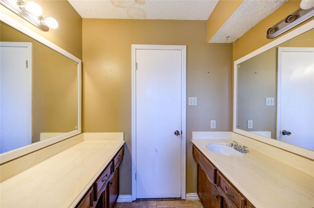 1003 Suwanee Lane, Houston, TX 77090