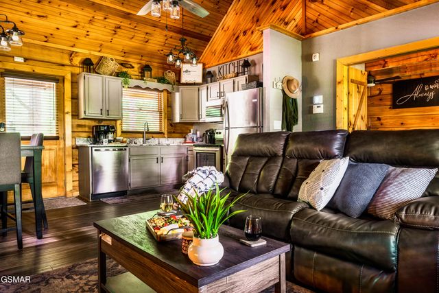 3210 Priscilla Heights Lane, Sevierville, TN 37862