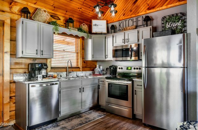 3210 Priscilla Heights Lane, Sevierville, TN 37862