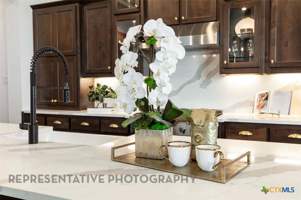 Image 4 of property listing at 5727 Ryder Road, New Braunfels, TX 78130