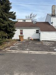 36 Glenwood Court E, Cheektowaga, NY 14225