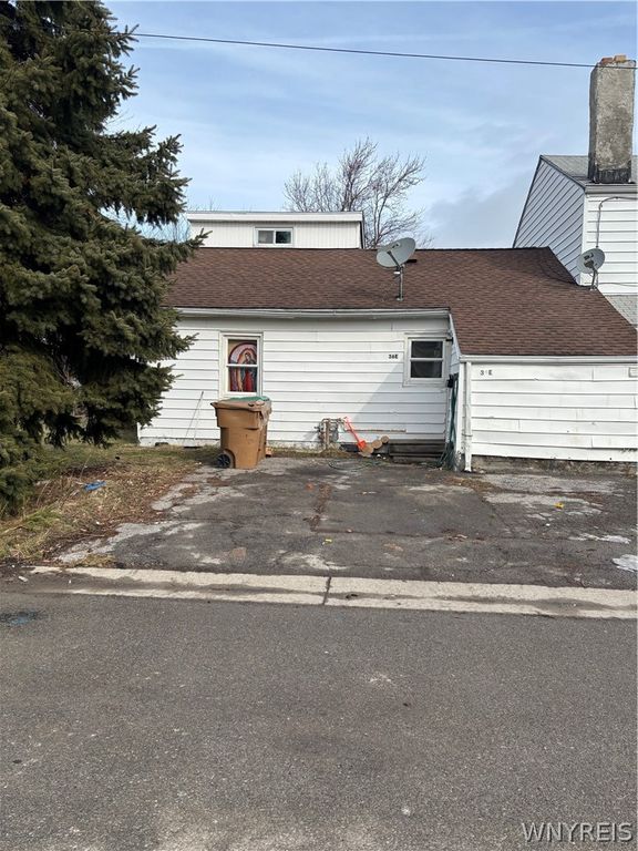 36 Glenwood Court E, Cheektowaga, NY 14225