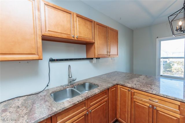 2035 Chesterland Avenue, Lakewood, OH 44107