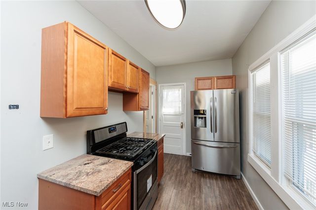 2035 Chesterland Avenue, Lakewood, OH 44107