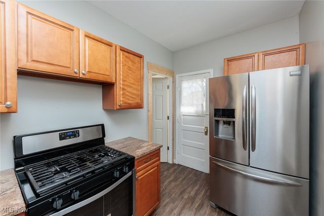 2035 Chesterland Avenue, Lakewood, OH 44107