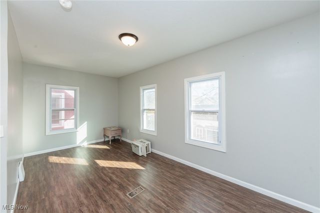 2035 Chesterland Avenue, Lakewood, OH 44107