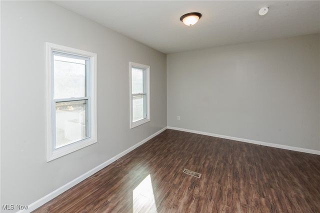 2035 Chesterland Avenue, Lakewood, OH 44107