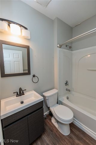 2035 Chesterland Avenue, Lakewood, OH 44107