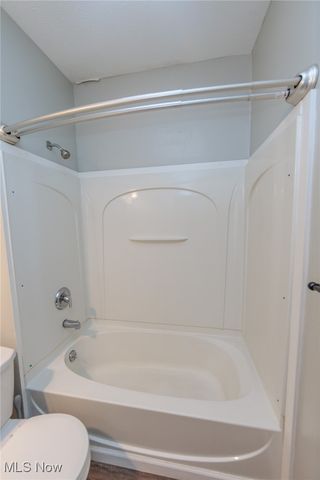 2035 Chesterland Avenue, Lakewood, OH 44107