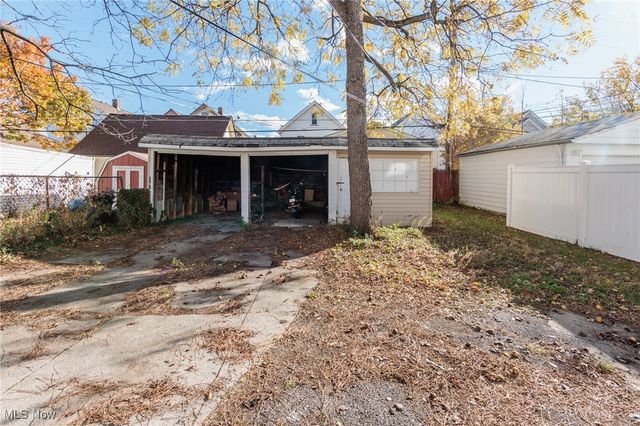 2035 Chesterland Avenue, Lakewood, OH 44107