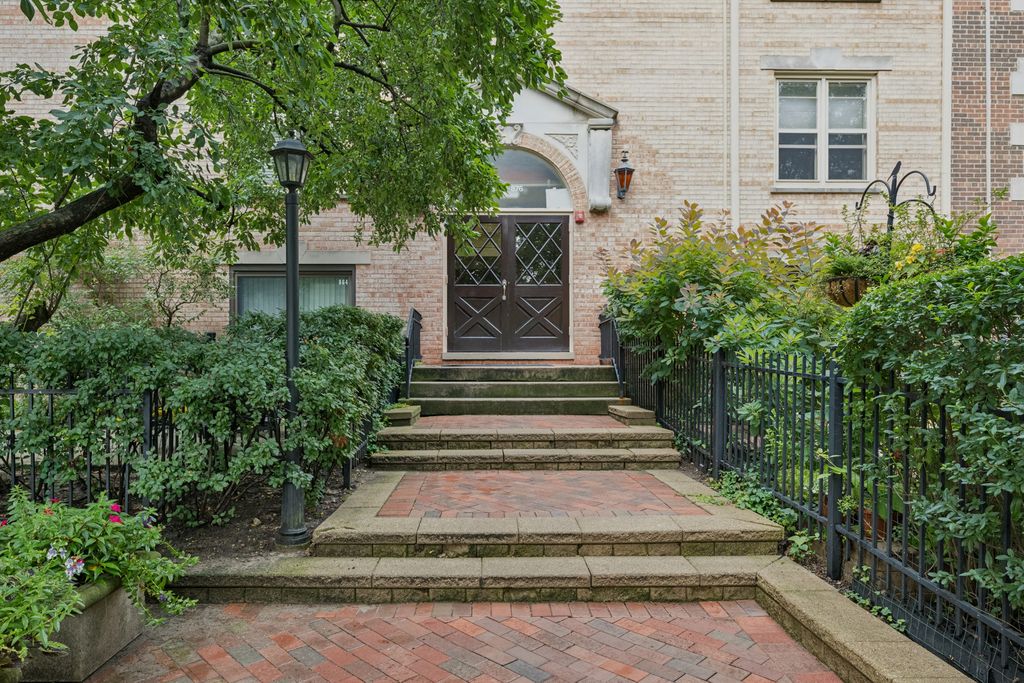 830 Forest Avenue B, Evanston, IL 60202