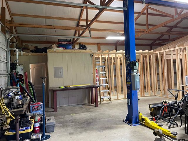 677 S Chandler, Rusk, TX 75785