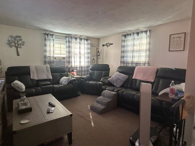 387 Mendon Rd, Attleboro, MA 02703