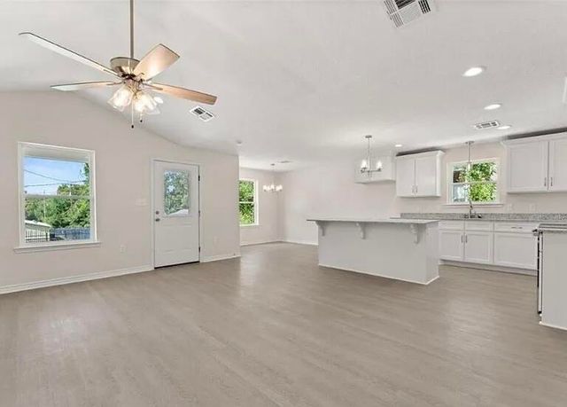 213 N Gladys St, Leesville, LA 71446