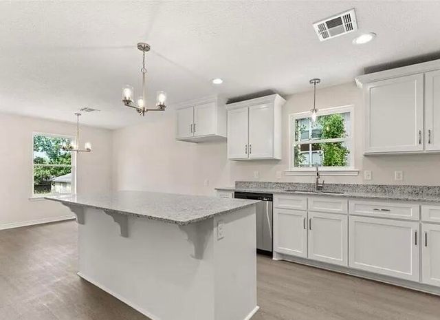 213 N Gladys St, Leesville, LA 71446