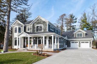 545 Wisconsin AVENUE, Delafield, WI 53018