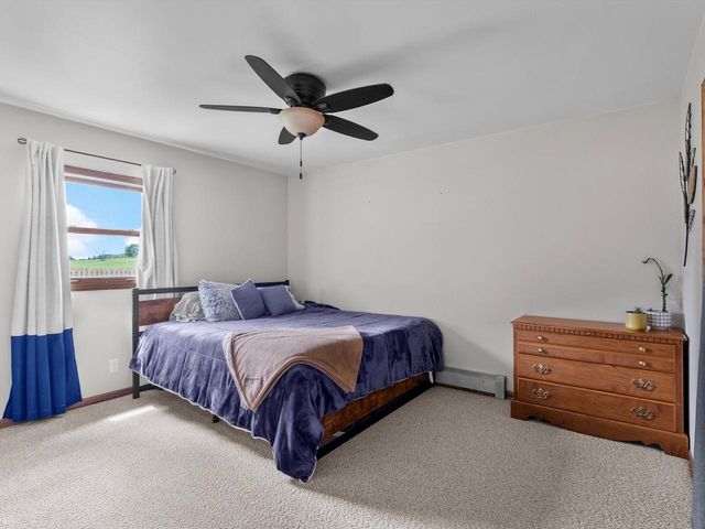 203 Oakwood DRIVE, Manitowoc, WI 54220