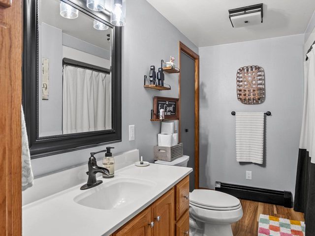 203 Oakwood DRIVE, Manitowoc, WI 54220