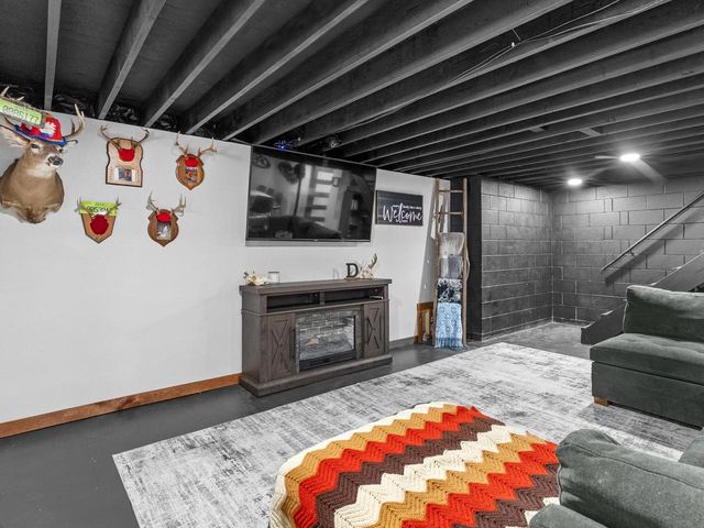 203 Oakwood DRIVE, Manitowoc, WI 54220