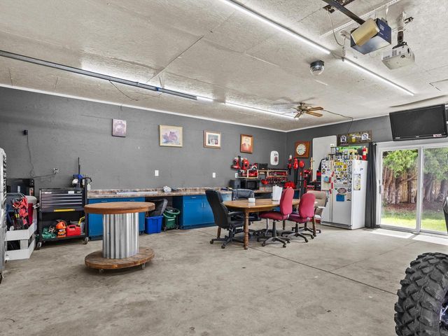 203 Oakwood DRIVE, Manitowoc, WI 54220