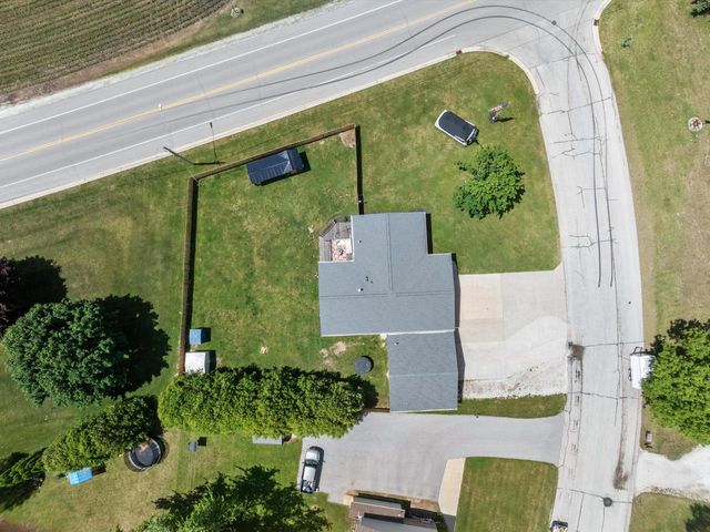 203 Oakwood DRIVE, Manitowoc, WI 54220