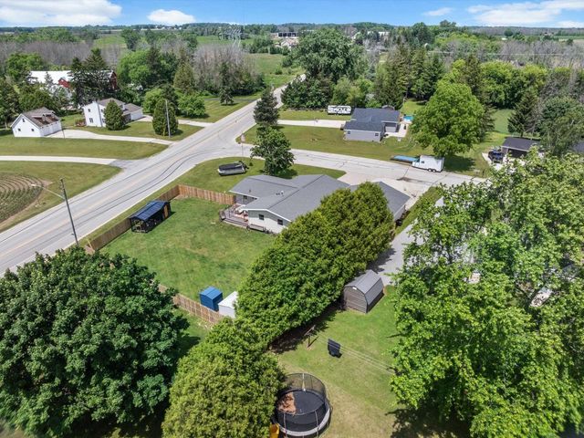 203 Oakwood DRIVE, Manitowoc, WI 54220