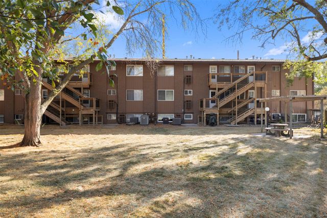 6403 Aurora Avenue 5, Urbandale, IA 50322