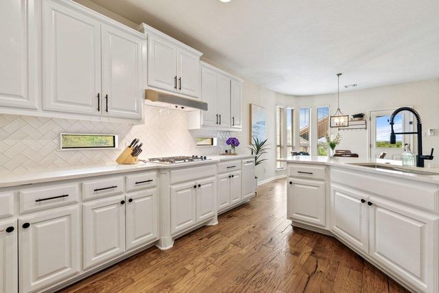 22332 Rock Wren RD, Spicewood, TX 78669