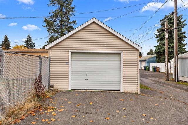 1327 W Joseph Ave, Spokane, WA 99205