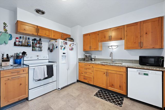 1327 W Joseph Ave, Spokane, WA 99205