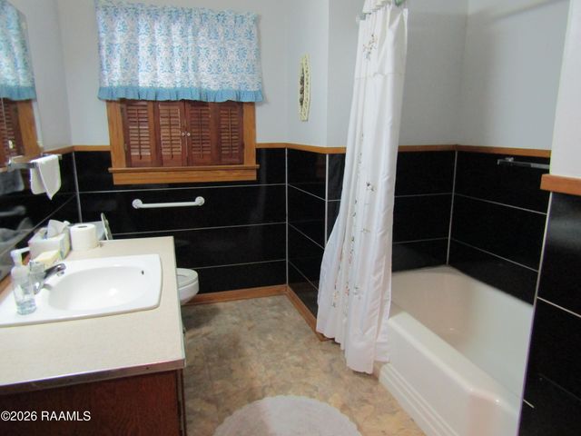 208 Acadian Street, New Iberia, LA 70560