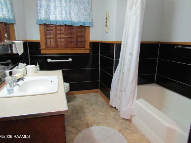 208 Acadian Street, New Iberia, LA 70560