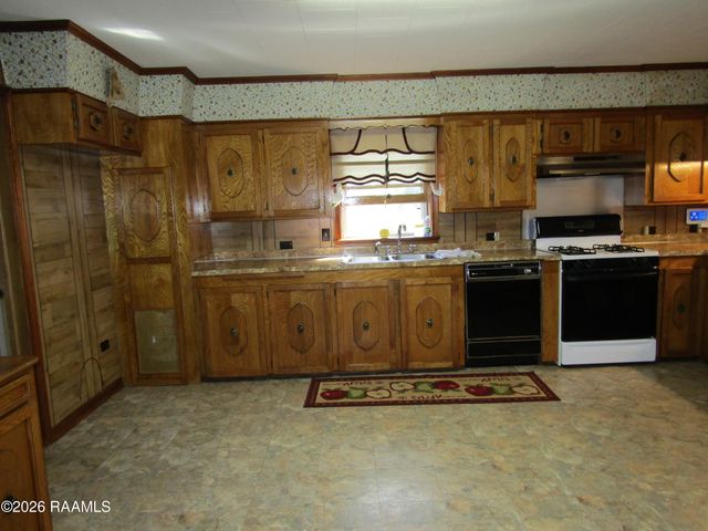 208 Acadian Street, New Iberia, LA 70560