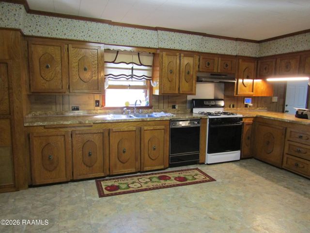 208 Acadian Street, New Iberia, LA 70560