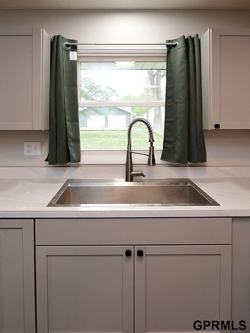 2426 S 8 Street, Lincoln, NE 68502