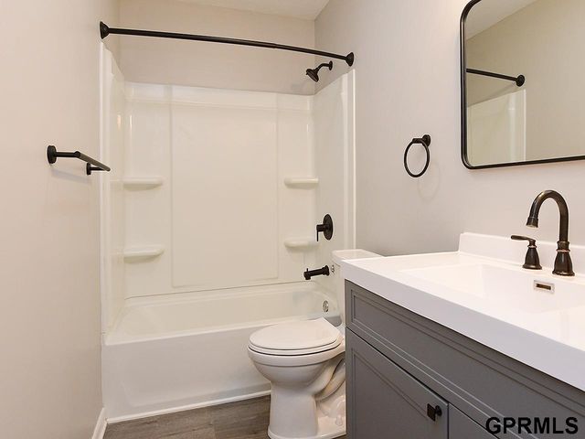 2426 S 8 Street, Lincoln, NE 68502