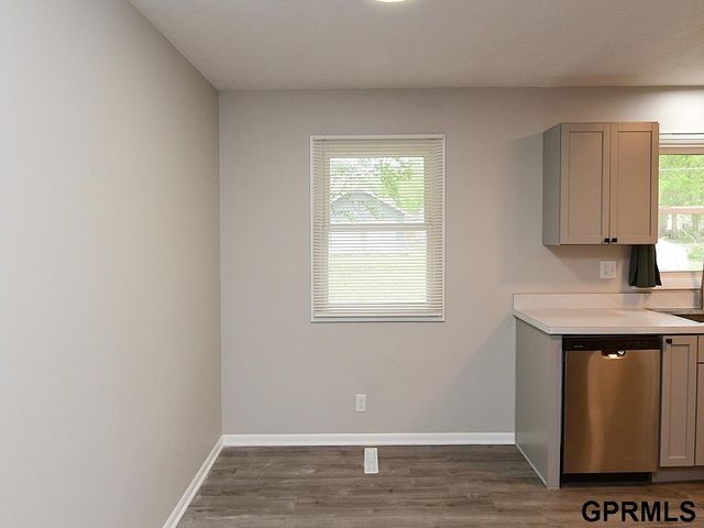 2426 S 8 Street, Lincoln, NE 68502