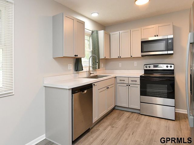 2426 S 8 Street, Lincoln, NE 68502