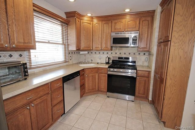 378 Gurley Avenue, Staten Island, NY 10308