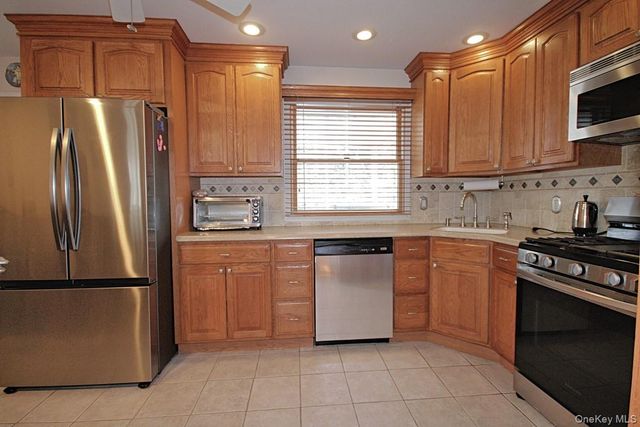 378 Gurley Avenue, Staten Island, NY 10308