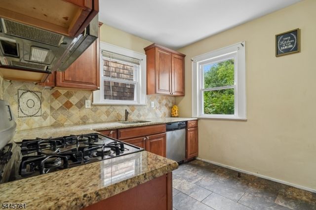 585 Ridge St, Newark City, NJ 07104