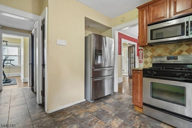 585 Ridge St, Newark City, NJ 07104