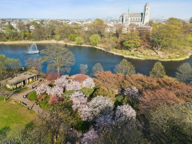 585 Ridge St, Newark City, NJ 07104